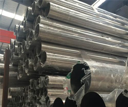 904L不銹鋼管陰極與陽極面積比，陰極面積控制在陽極面積的1/2.在此情況下，可以防止價(jià)格的增長(zhǎng)，過多的價(jià)格在陽極表面被氧化成價(jià)格